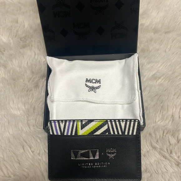 ✨ MCM Limited Edition Tobias Rehberger Cardholder✨ - Picture 2 of 11